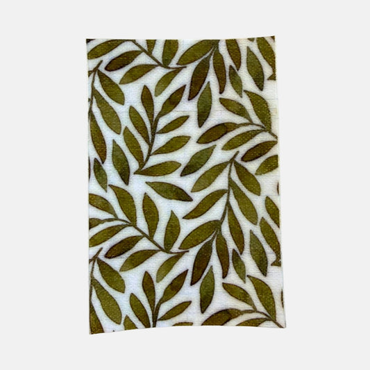 Sonde en plâtre, feuilles d'automne vertes.